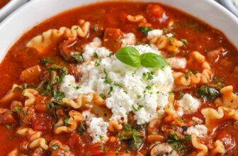 CrockPot Lasagna Soup {Cheesy & Delicious}