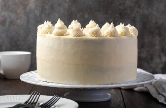 Perfect Vanilla Cake | Cookies & Cups