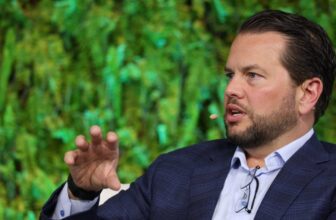 Pinterest CEO Backs Social Media Ban for Kids Under 16